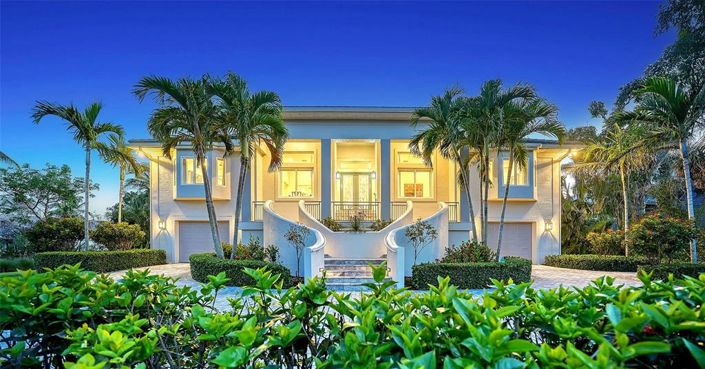 Image No.1-4 Bed Property for sale