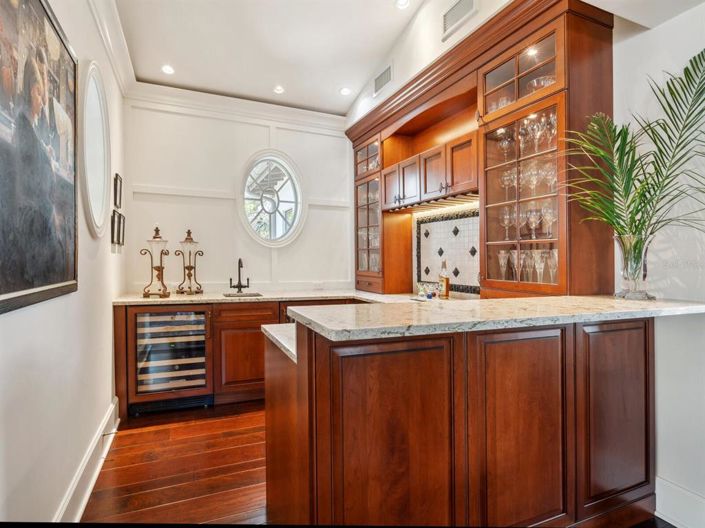 Image No.15-4 Bed Property for sale