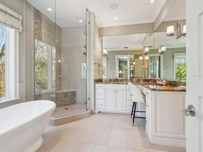 Image No.26-4 Bed Property for sale