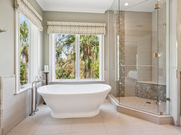 Image No.27-4 Bed Property for sale