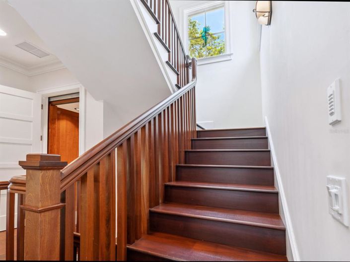 Image No.30-4 Bed Property for sale