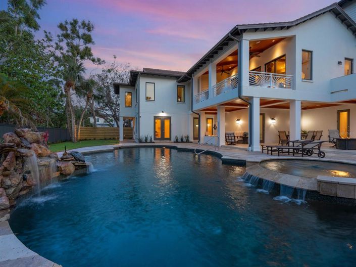 Image No.79-4 Bed Property for sale