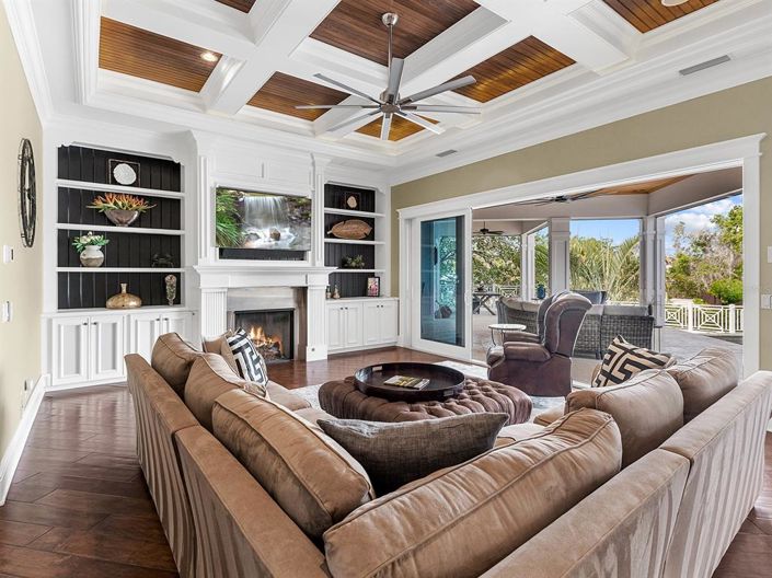 Image No.12-5 Bed Property for sale