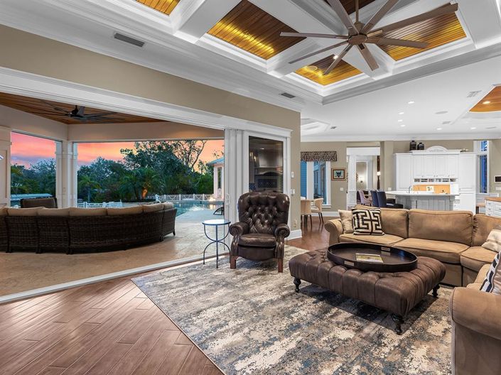 Image No.14-5 Bed Property for sale