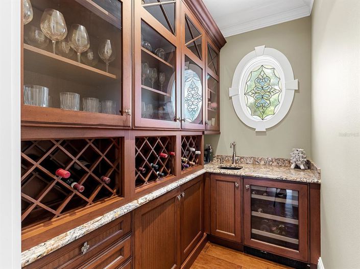 Image No.15-5 Bed Property for sale