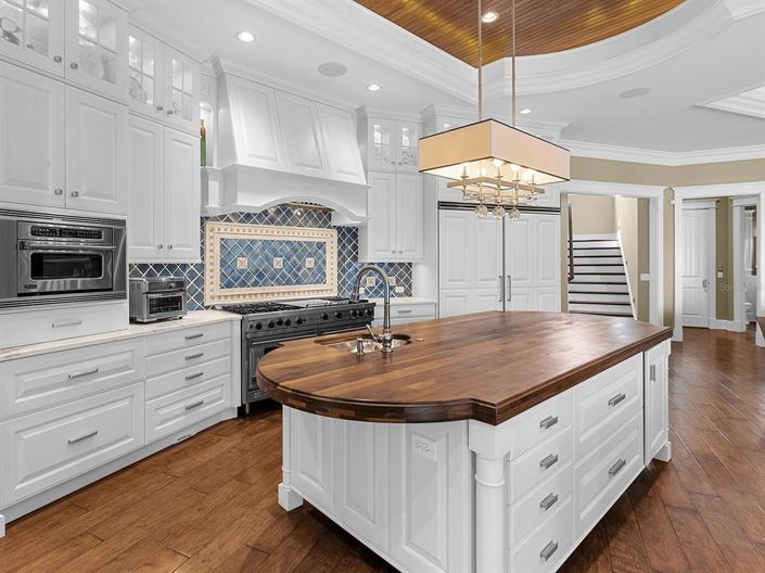 Image No.17-5 Bed Property for sale