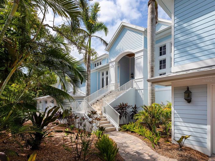 Image No.2-5 Bed Property for sale