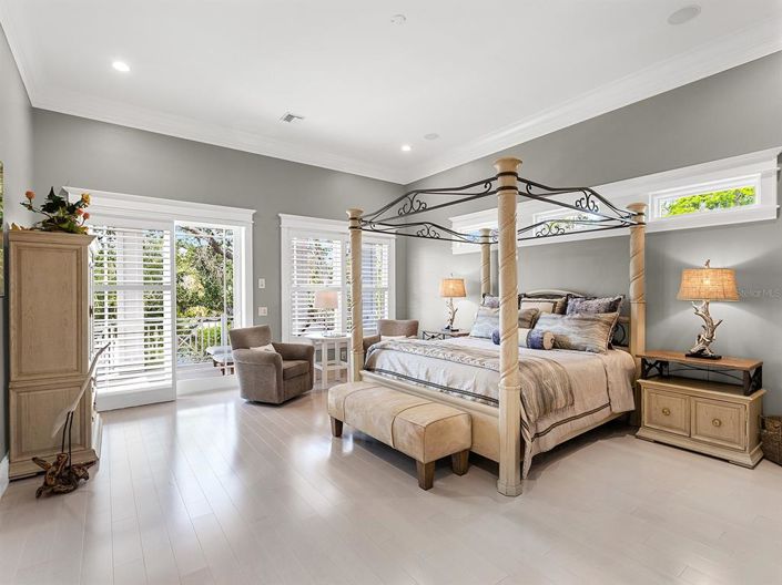 Image No.27-5 Bed Property for sale