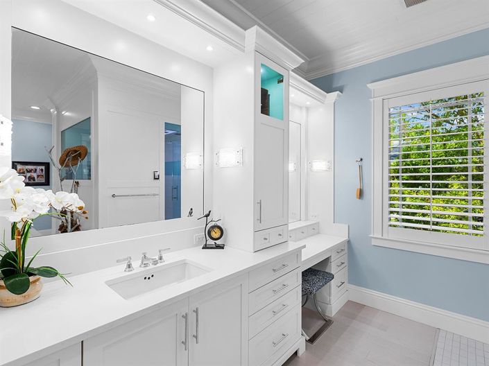 Image No.30-5 Bed Property for sale