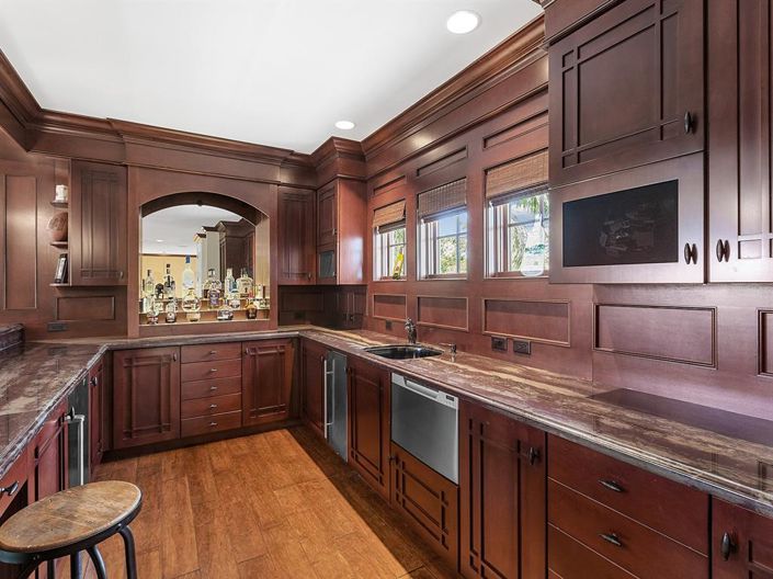 Image No.36-5 Bed Property for sale