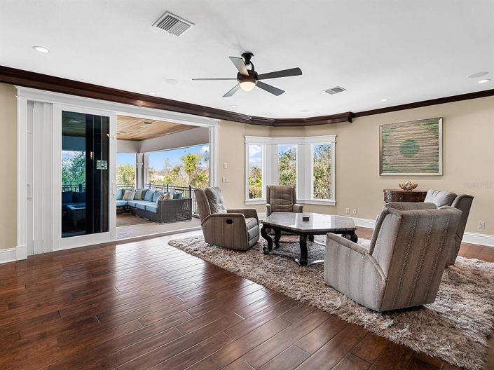 Image No.38-5 Bed Property for sale