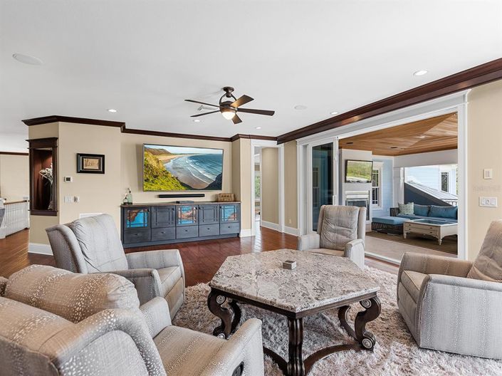 Image No.40-5 Bed Property for sale