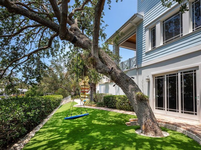 Image No.64-5 Bed Property for sale