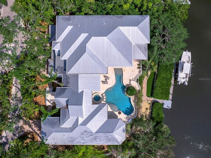 Image No.67-5 Bed Property for sale