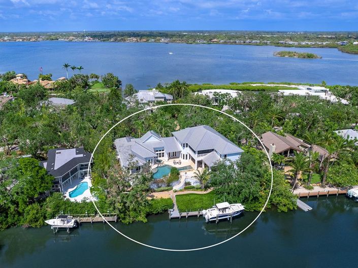 Image No.8-5 Bed Property for sale