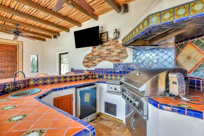 Image No.10-3 Bed Property for sale