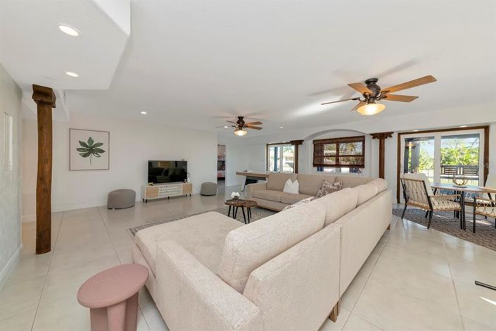 Image No.17-3 Bed Property for sale