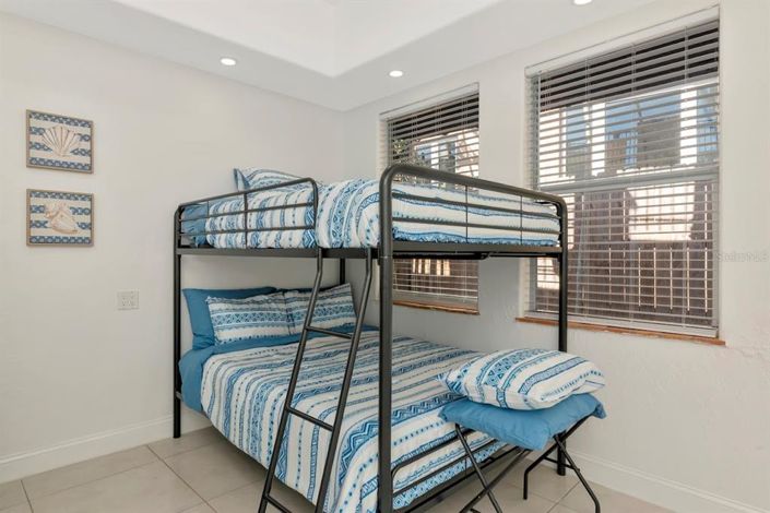 Image No.20-3 Bed Property for sale