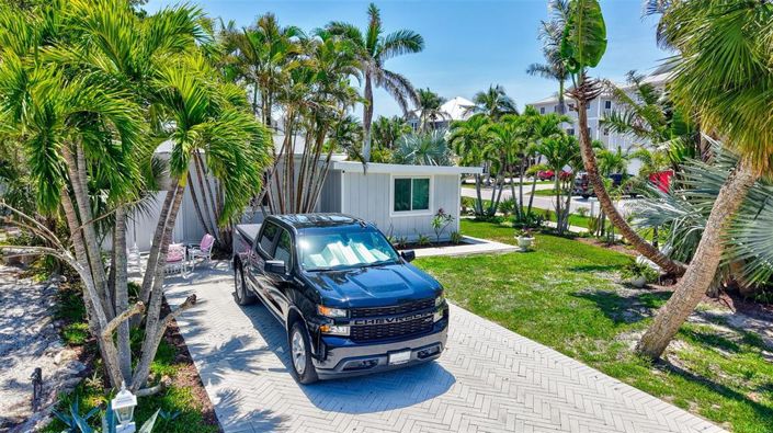 Image No.10-2 Bed Property for sale