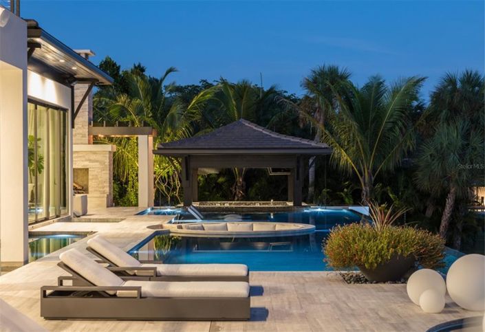 Image No.11-4 Bed Property for sale