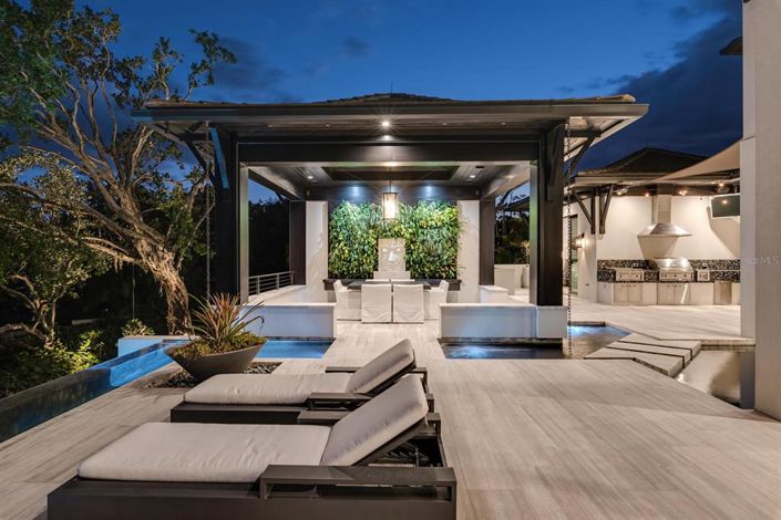 Image No.12-4 Bed Property for sale