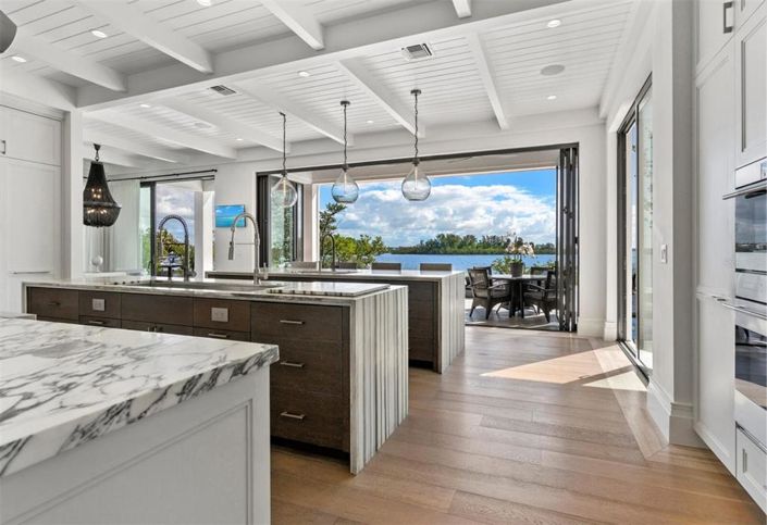 Image No.28-4 Bed Property for sale