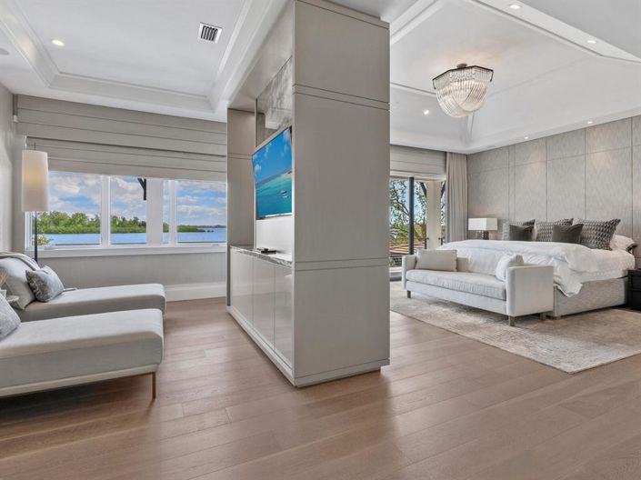 Image No.37-4 Bed Property for sale