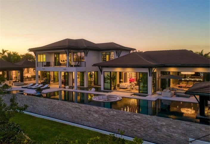 Image No.4-4 Bed Property for sale