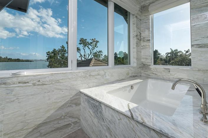 Image No.42-4 Bed Property for sale