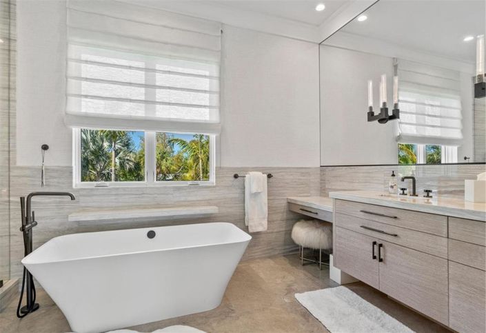 Image No.46-4 Bed Property for sale