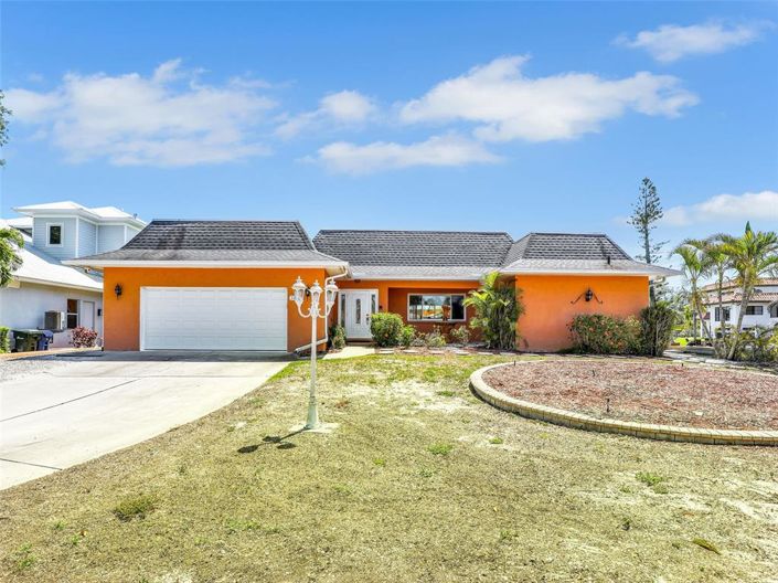Image No.1-4 Bed Property for sale