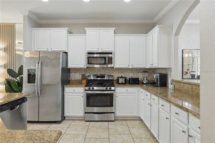 Image No.10-6 Bed Property for sale