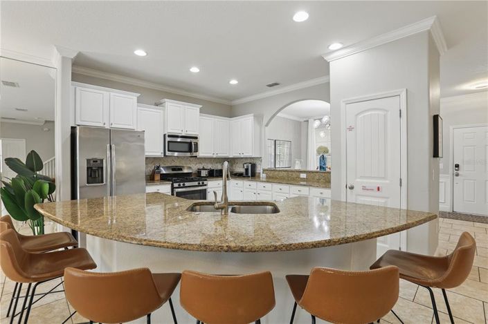 Image No.11-6 Bed Property for sale