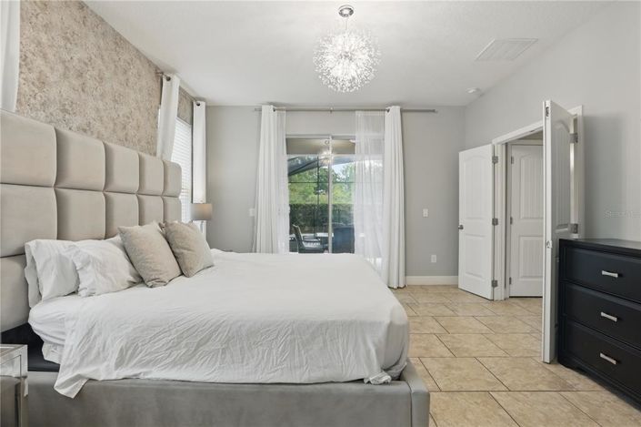 Image No.17-6 Bed Property for sale