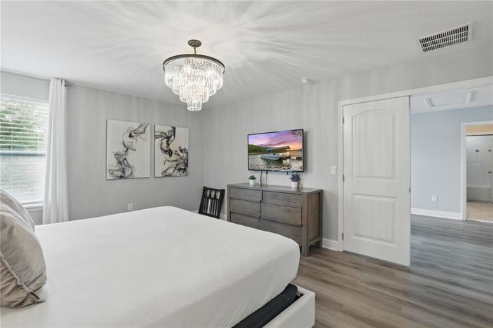 Image No.27-6 Bed Property for sale