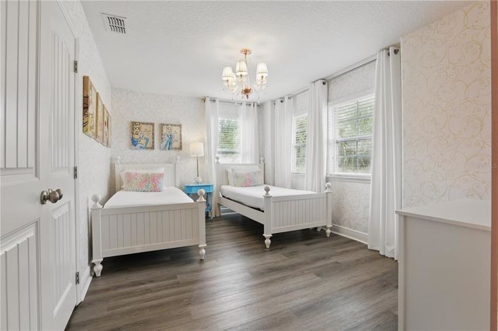 Image No.31-6 Bed Property for sale