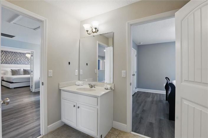 Image No.35-6 Bed Property for sale