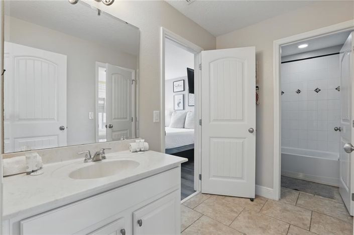 Image No.36-6 Bed Property for sale