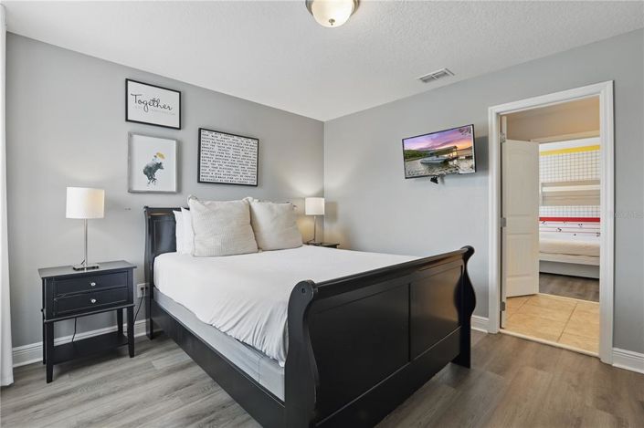 Image No.37-6 Bed Property for sale