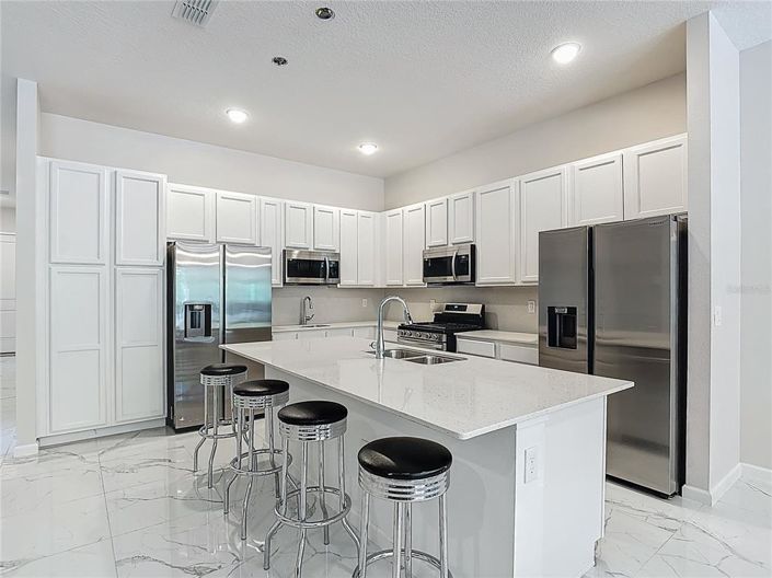 Image No.10-12 Bed Property for sale