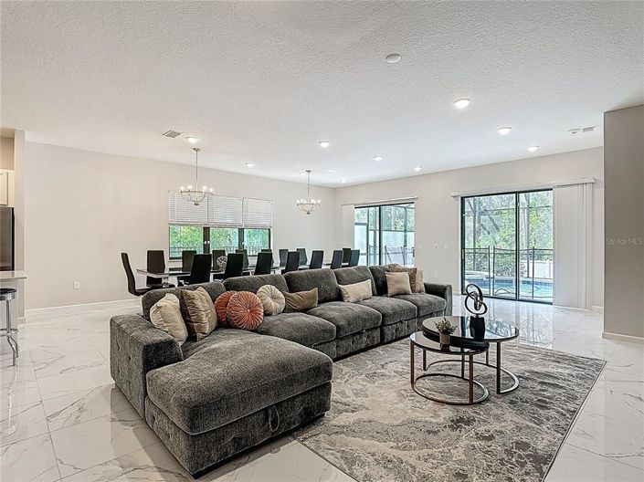 Image No.19-12 Bed Property for sale