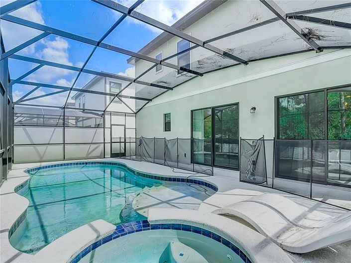 Image No.2-12 Bed Property for sale