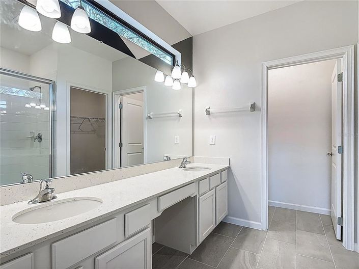 Image No.28-12 Bed Property for sale