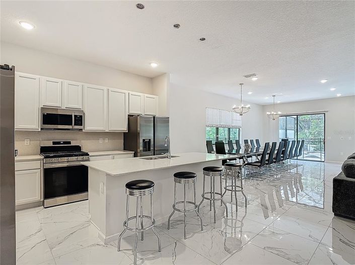 Image No.9-12 Bed Property for sale