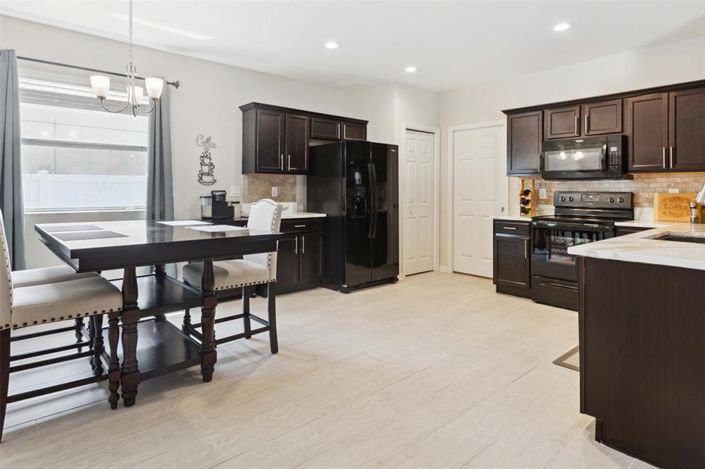 Image No.12-3 Bed Property for sale