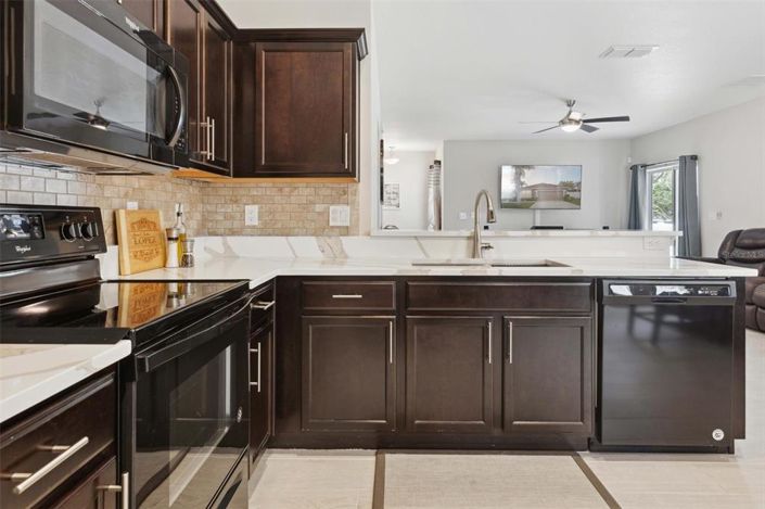 Image No.15-3 Bed Property for sale