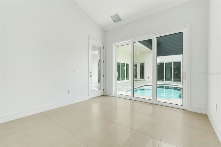 Image No.20-4 Bed Property for sale