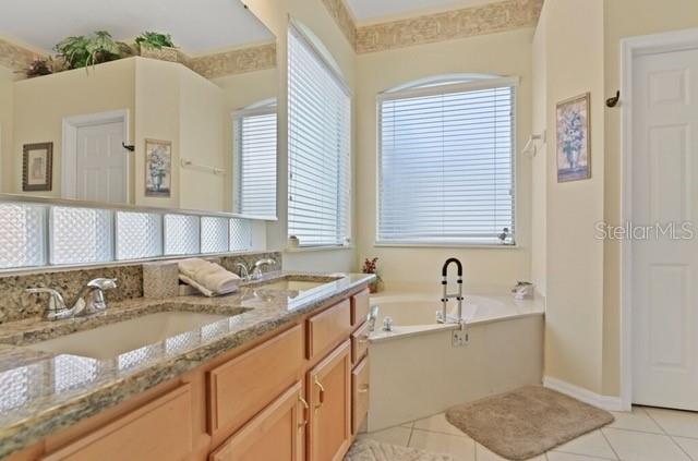 Image No.15-4 Bed Property for sale