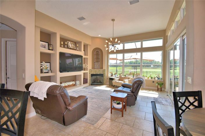 Image No.11-5 Bed Property for sale