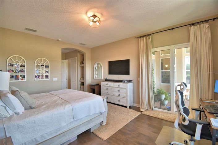 Image No.30-5 Bed Property for sale